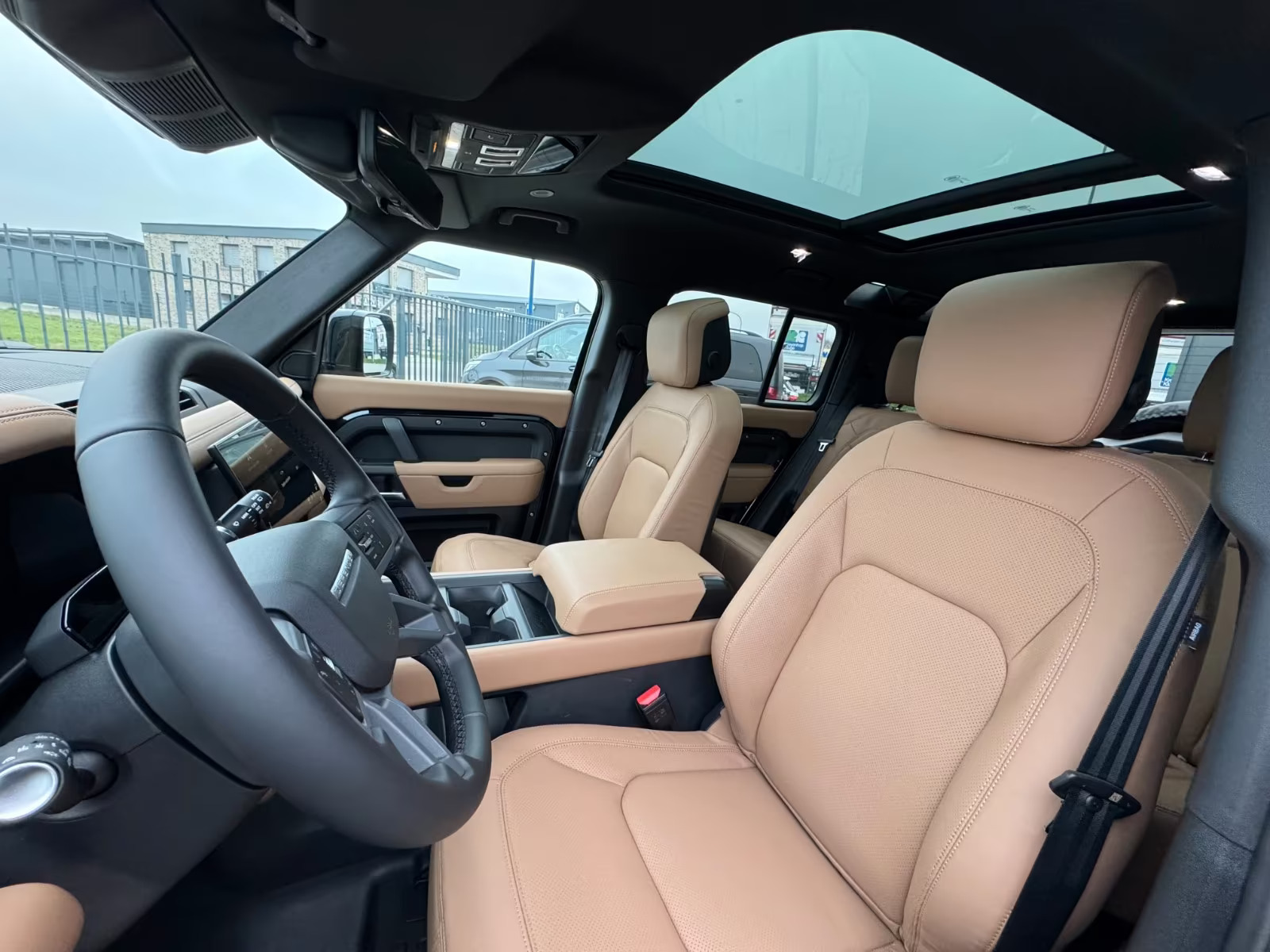 Land Rover Defender V8 P425 שנת 2026 למכירה בשלמה מוטורס - תמונה 4